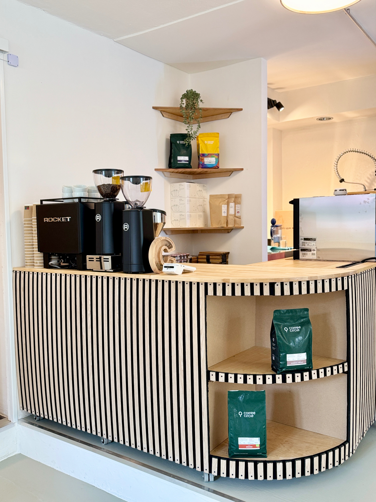Kaffeetheke mit Rocket Espressomaschine