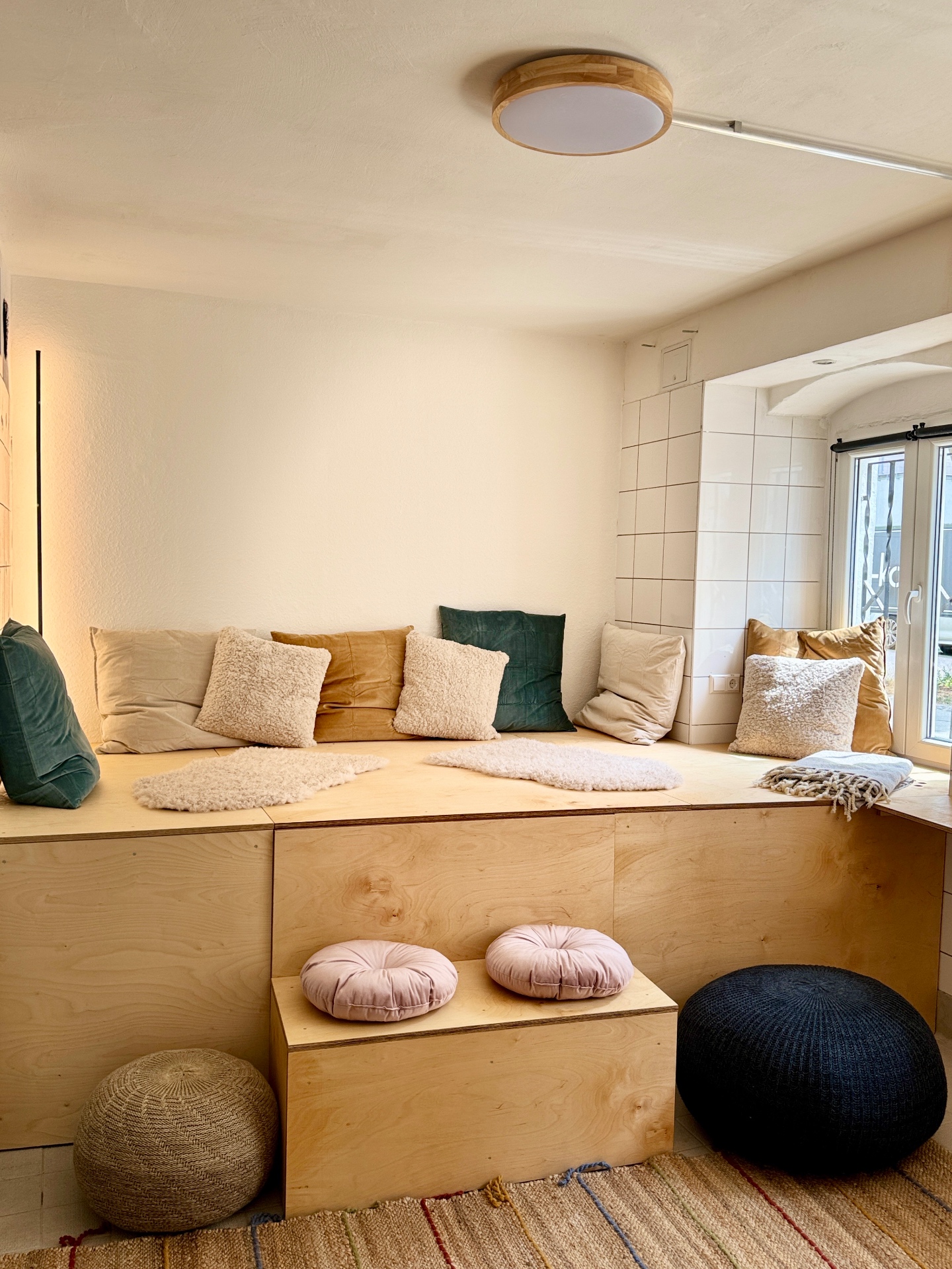 Lounge-Ecke mit Kissen